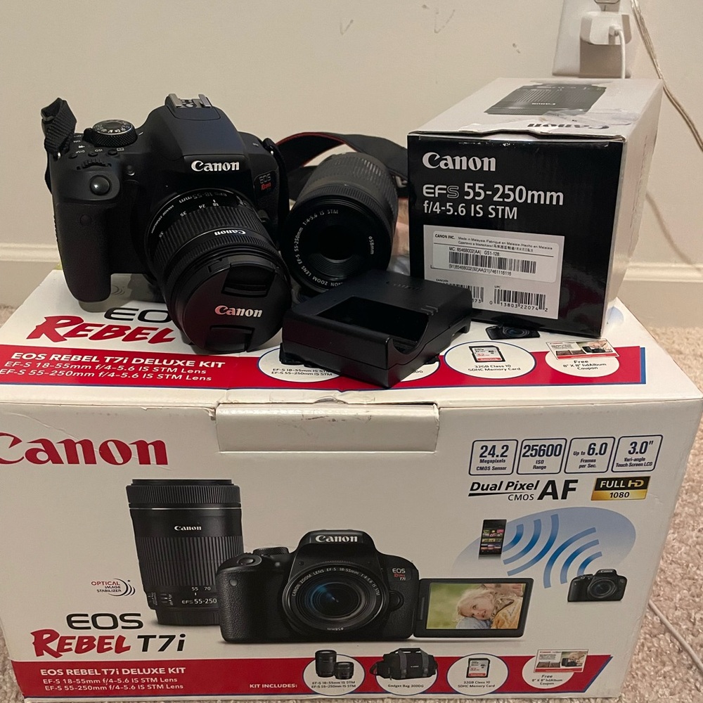 Canon EOS Rebel T7i Deluxe Kit - Black